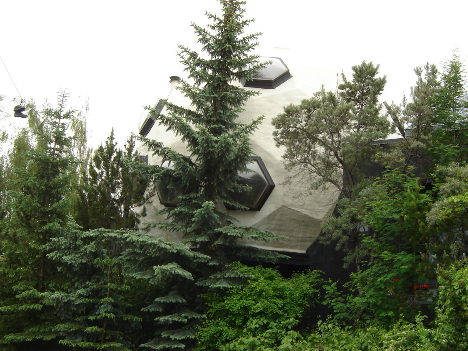 With WORLD CUP fever in full swing I thought I'd show you one of two Soccer Ball Houses in Calgary. This one in the NW was built in the mid 70s; I've been inside and its actually quite roomy. The bedroom is in a loft upstairs and it has a walkway all around the top.


