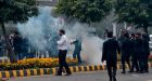 Pakistan protest: Patients die as lawyers ransack Lahore hospital