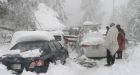 22 dead after snowfall traps people in cold cars in Pakistan resort town