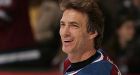 Sakic re-signs with Avalanche