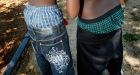 Florida lawmaker hands out belts under saggy pants ban